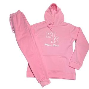 Mike’s kicks sweatsuit